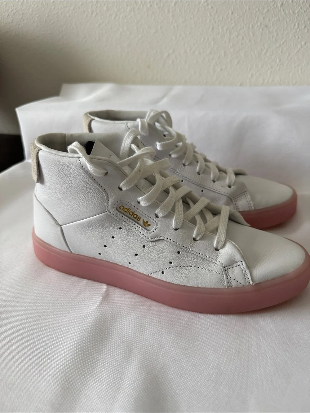 adidas Sleek Women’s White Mid-Top Sneakers with Pink Cupsole - Picture 2 of 9